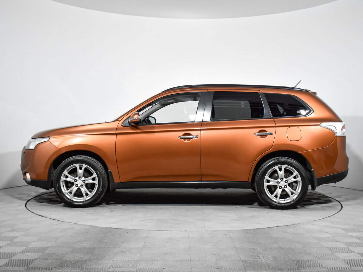 Б/У Митсубиши Оутлэндер 2012 года. Фото: #3