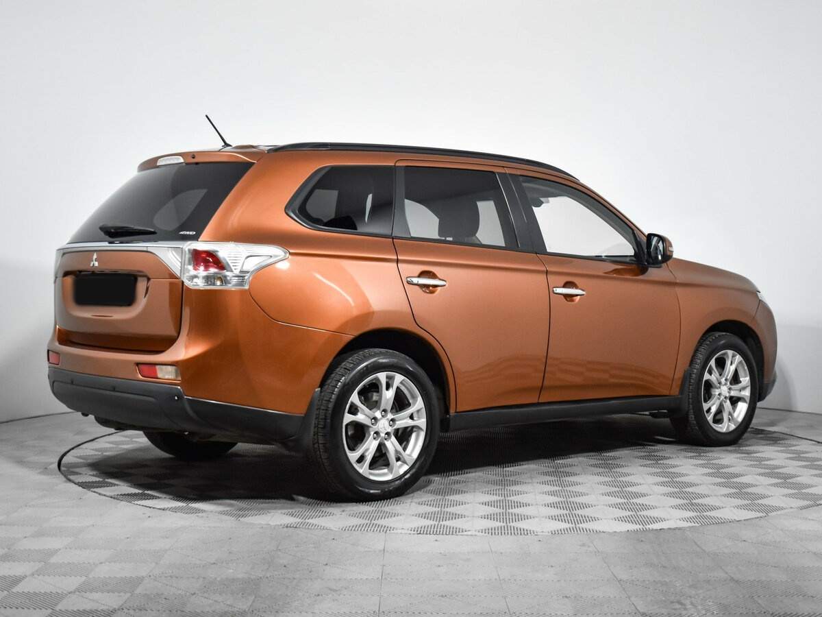 Б/У Митсубиши Оутлэндер 2012 года. Фото: #7
