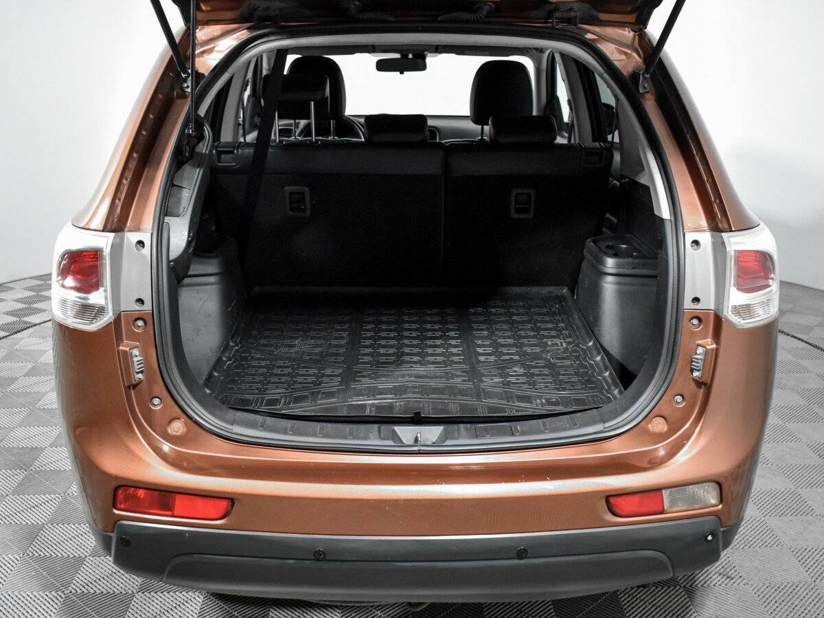 Б/У Митсубиши Оутлэндер 2012 года. Фото: #17