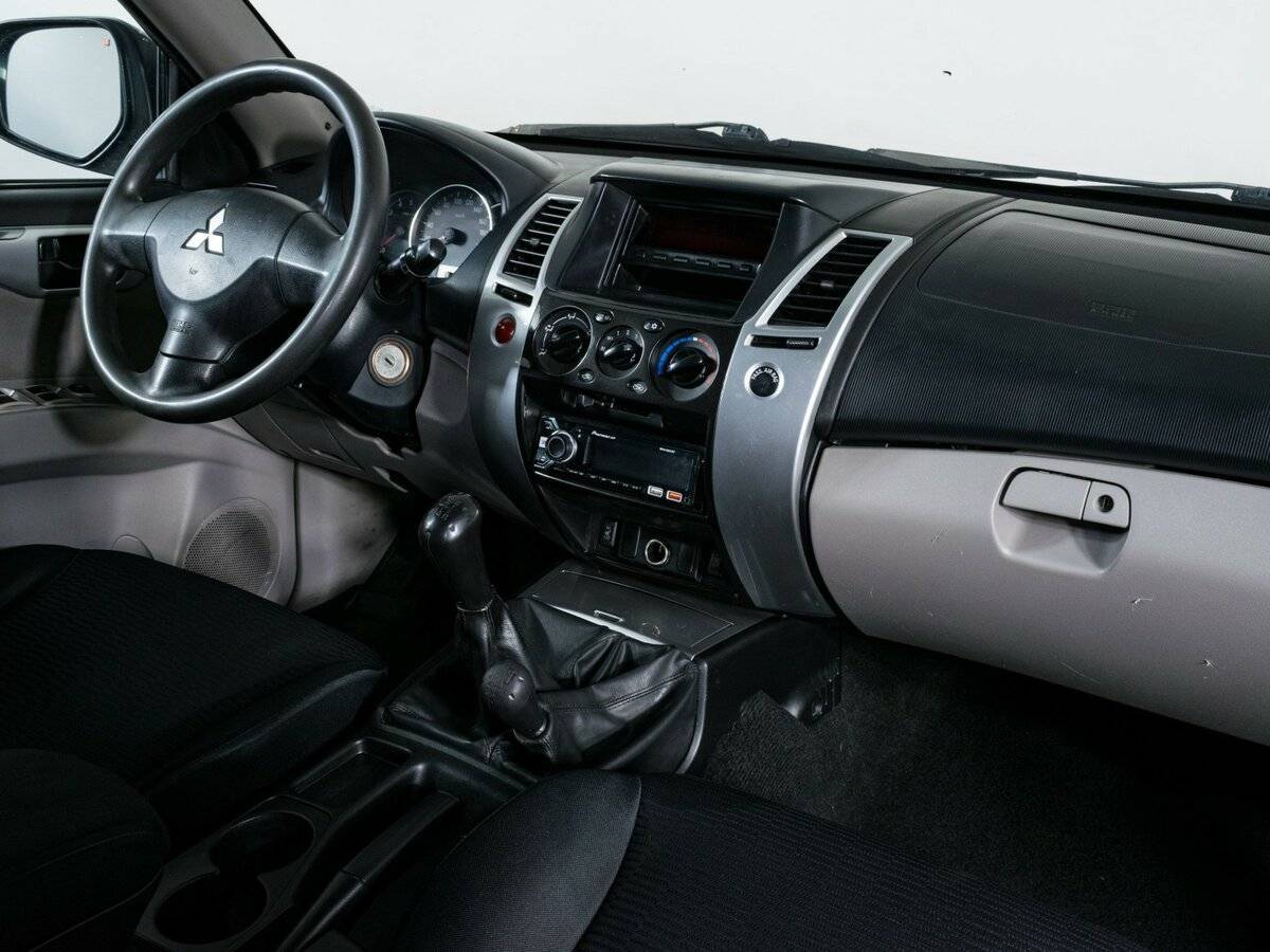 Б/У Митсубиши Паджеро Спорт 2012 года. Фото: #9