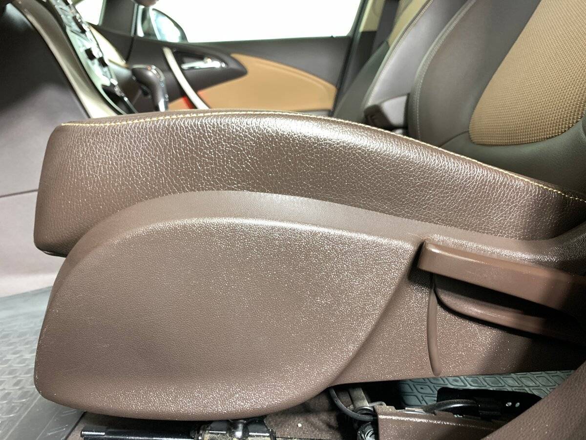 Б/У Опель Астра 2013 года. Фото: #14