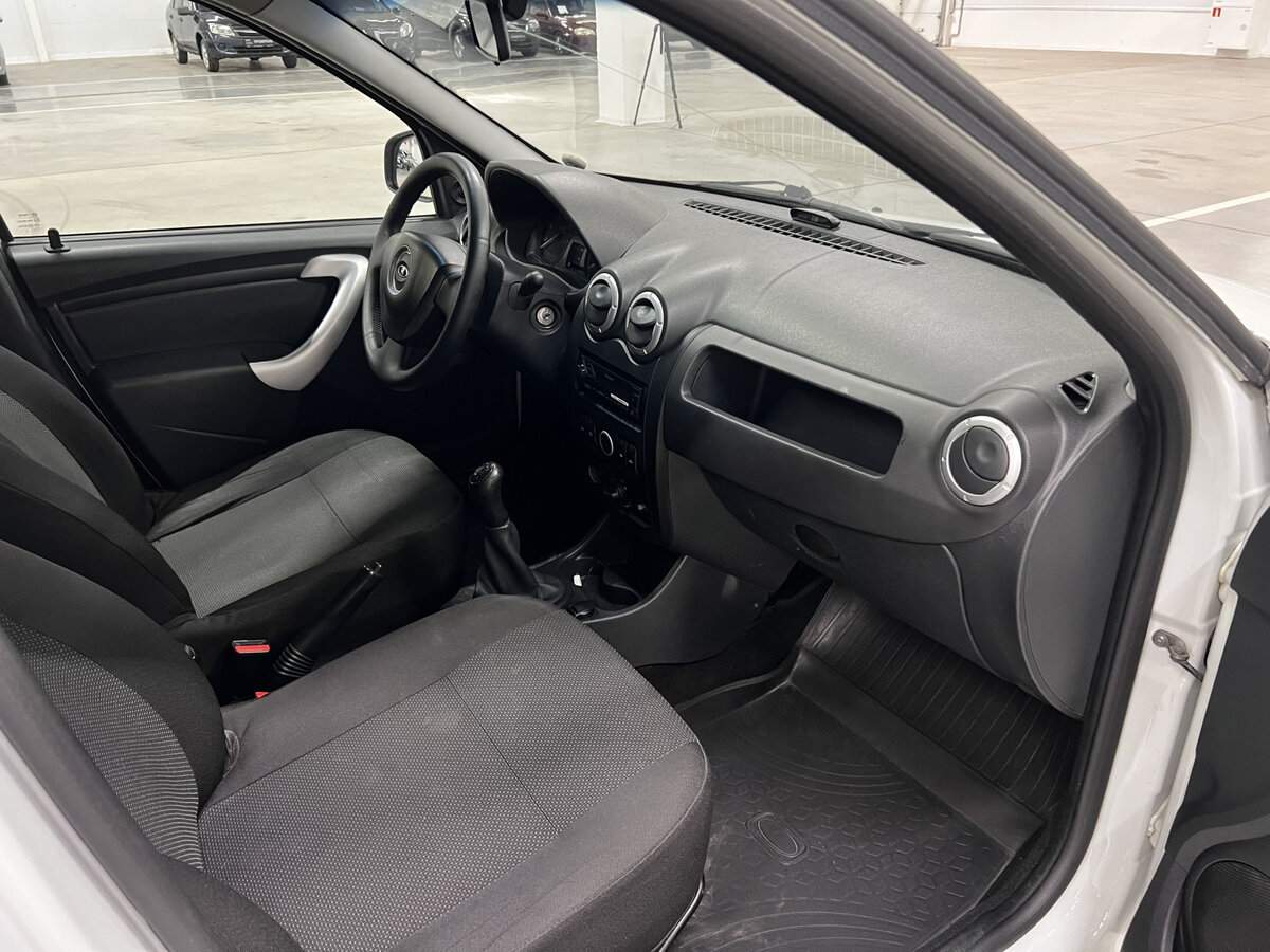 Б/У Лада (ВАЗ) Ларгус 2017 года. Фото: #10