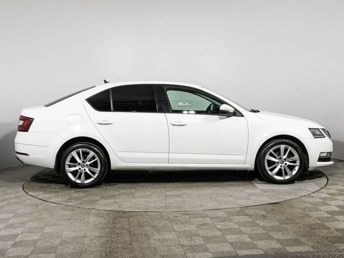 Б/У Шкода Октавия 2017 года. Фото: #3