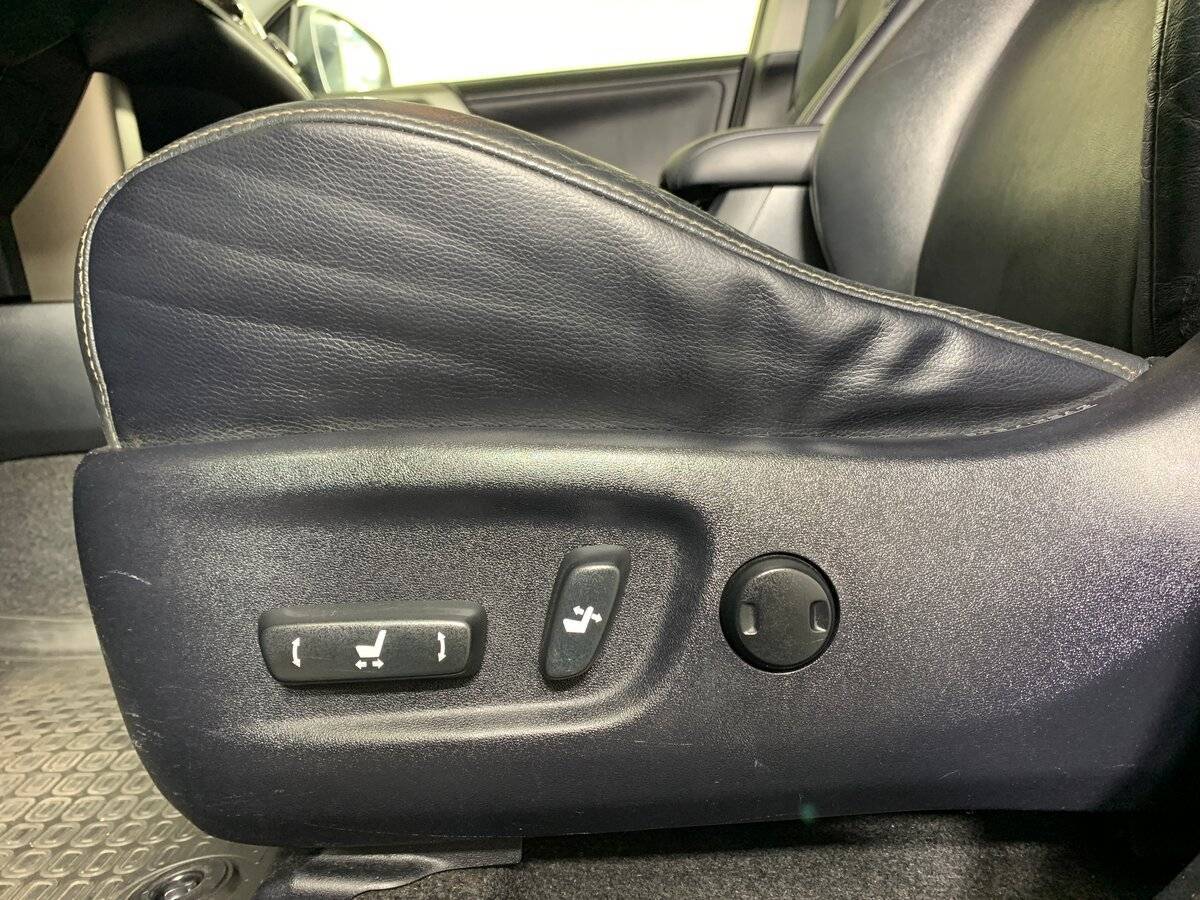 Б/У Тойота Рав4 2013 года. Фото: #15