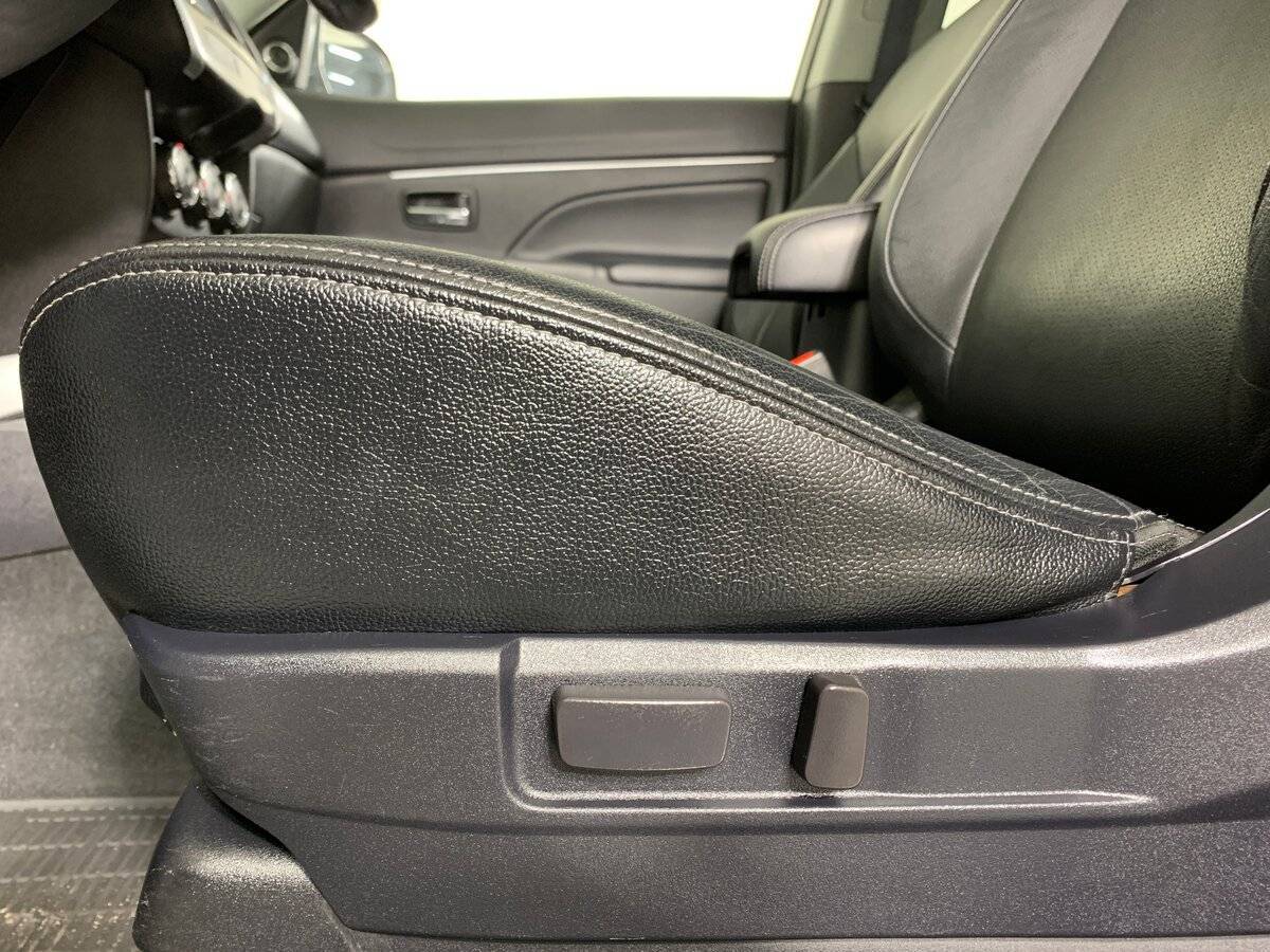 Б/У Митсубиши АС-Икс 2012 года. Фото: #15