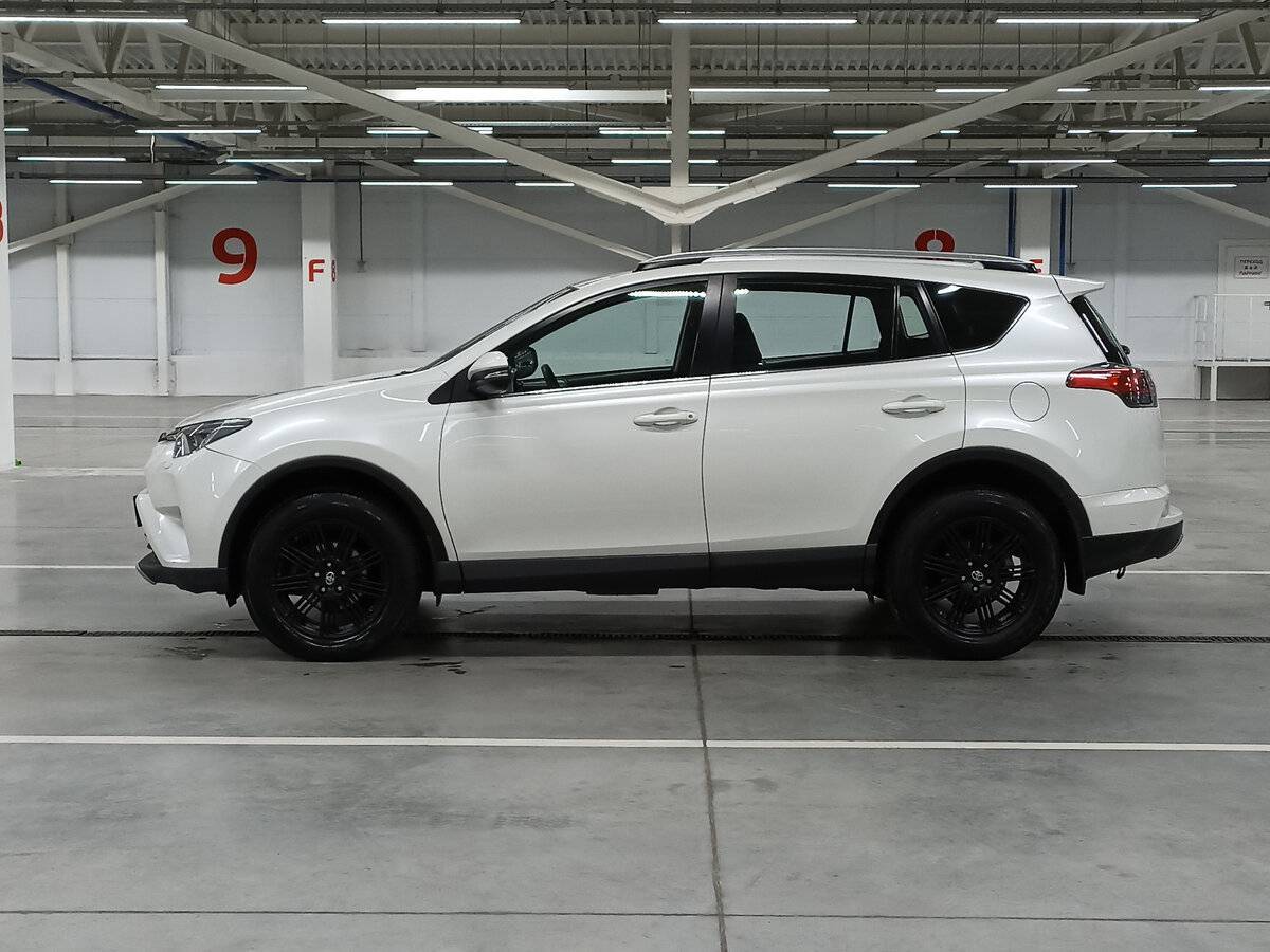 Toyota RAV4 2017 года с пробегом. Фото: #7