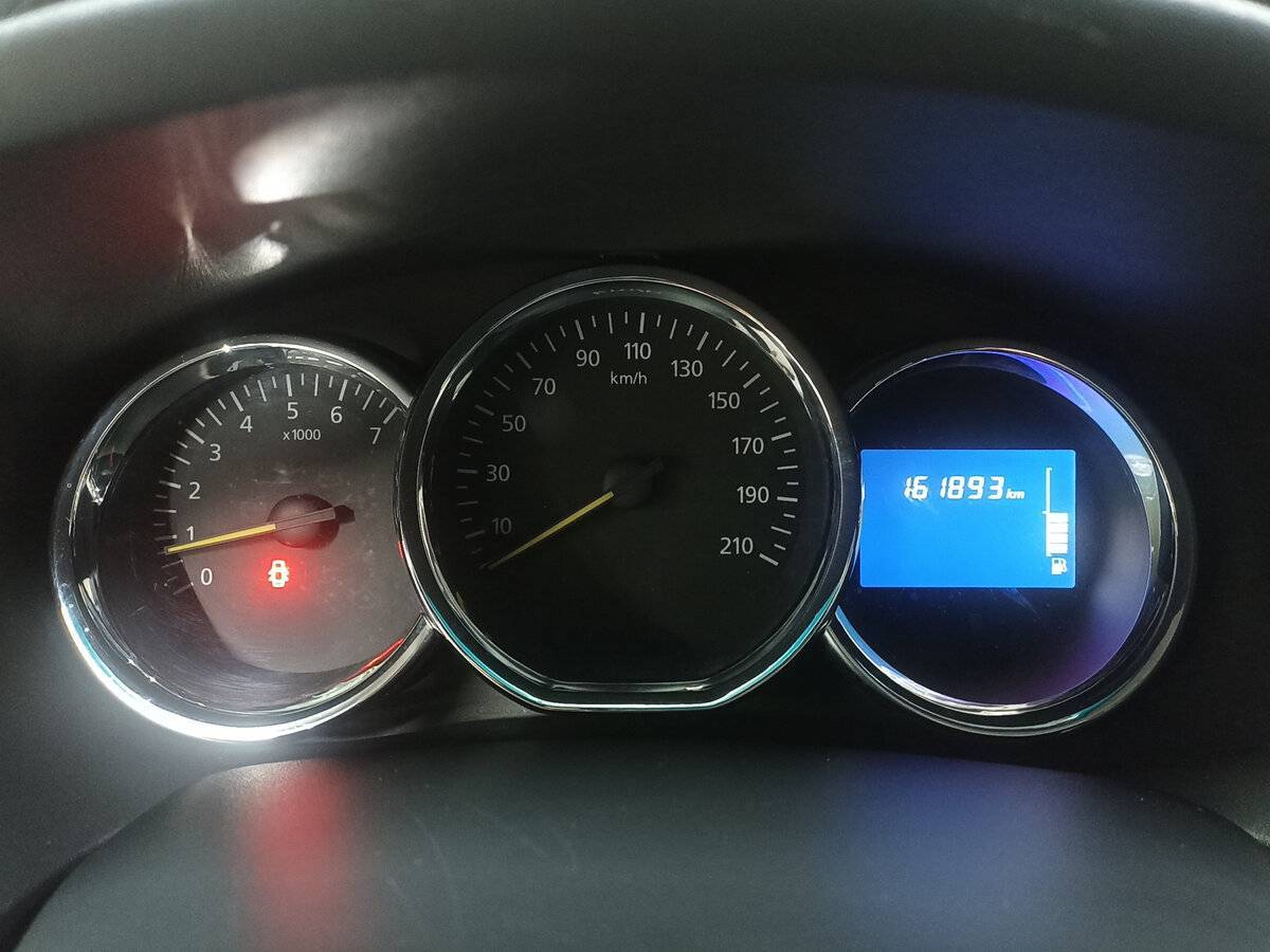 Б/У Рено Логан 2017 года. Фото: #12