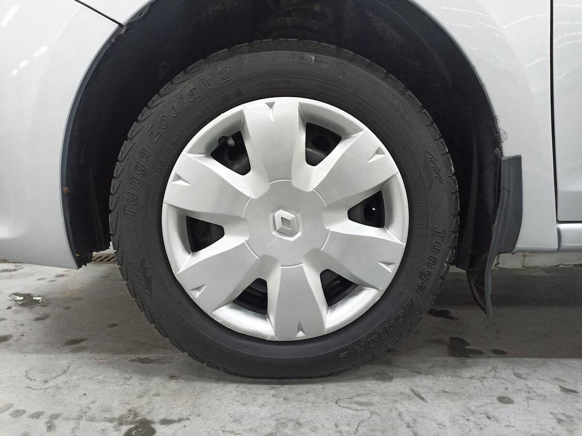 Б/У Рено Логан 2017 года. Фото: #17