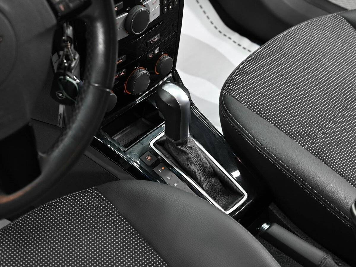 Б/У Опель Астра 2012 года. Фото: #9