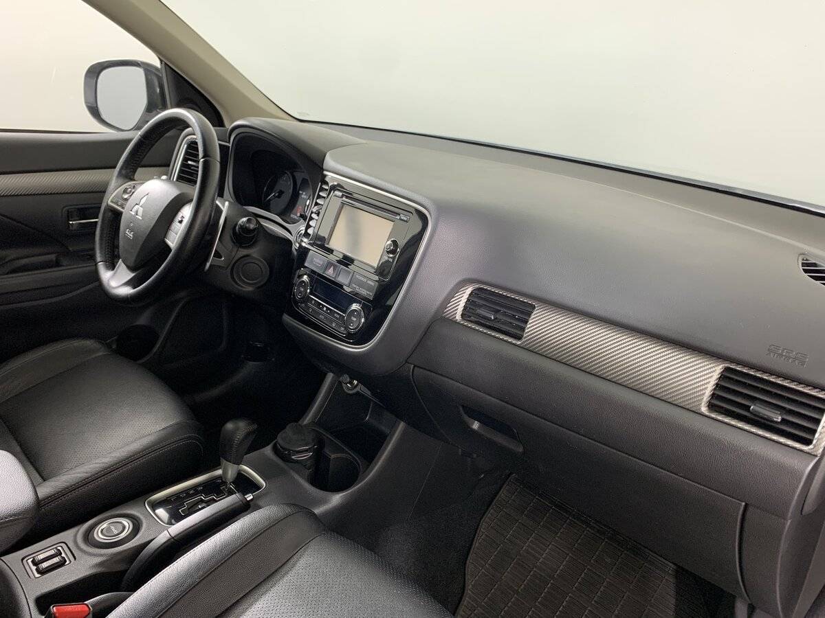 Б/У Митсубиши Оутлэндер 2013 года. Фото: #12