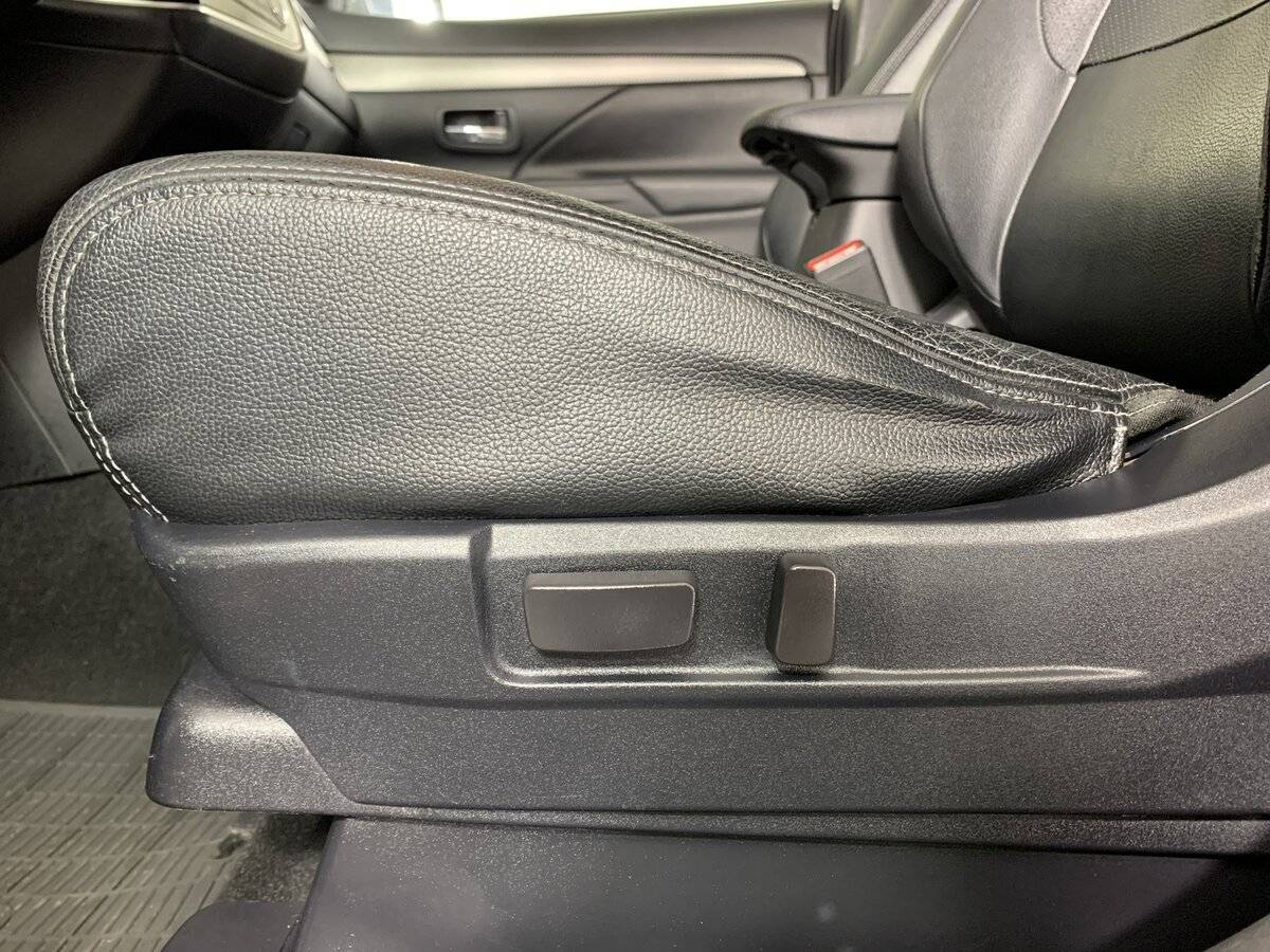 Б/У Митсубиши Оутлэндер 2013 года. Фото: #15