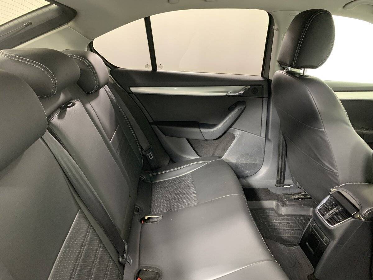 Б/У Шкода Октавия 2013 года. Фото: #16