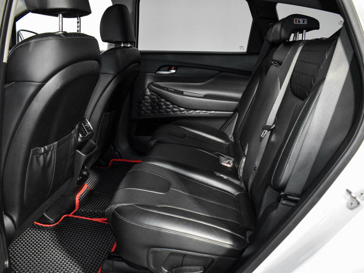 Hyundai Santa Fe 2018 года с пробегом. Фото: #12