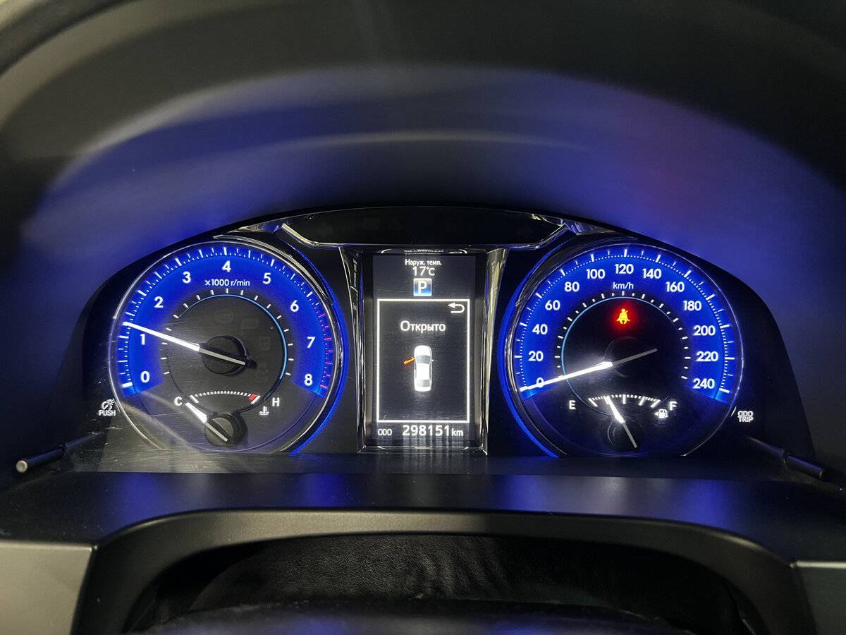 Б/У Тойота Камри 2015 года. Фото: #12