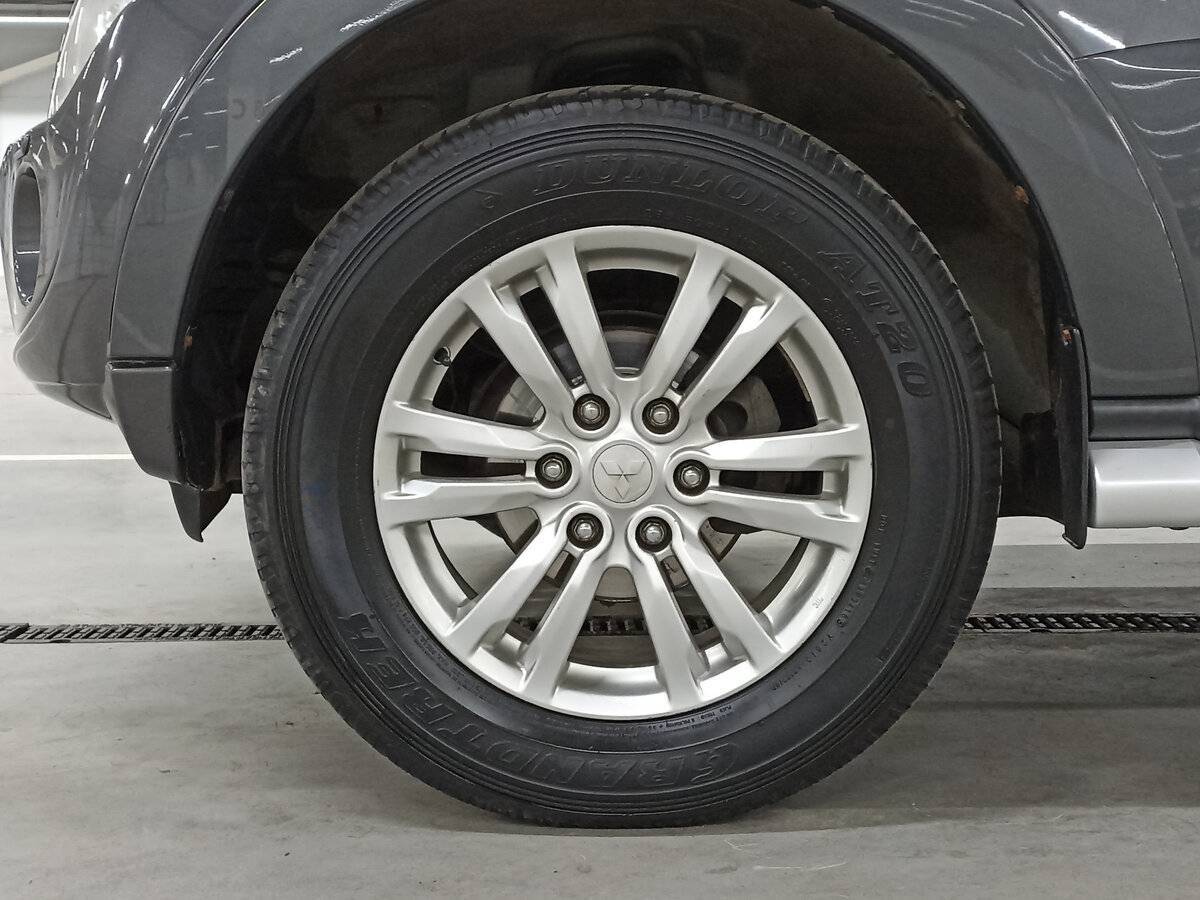 Б/У Митсубиши Паджеро 2012 года. Фото: #17