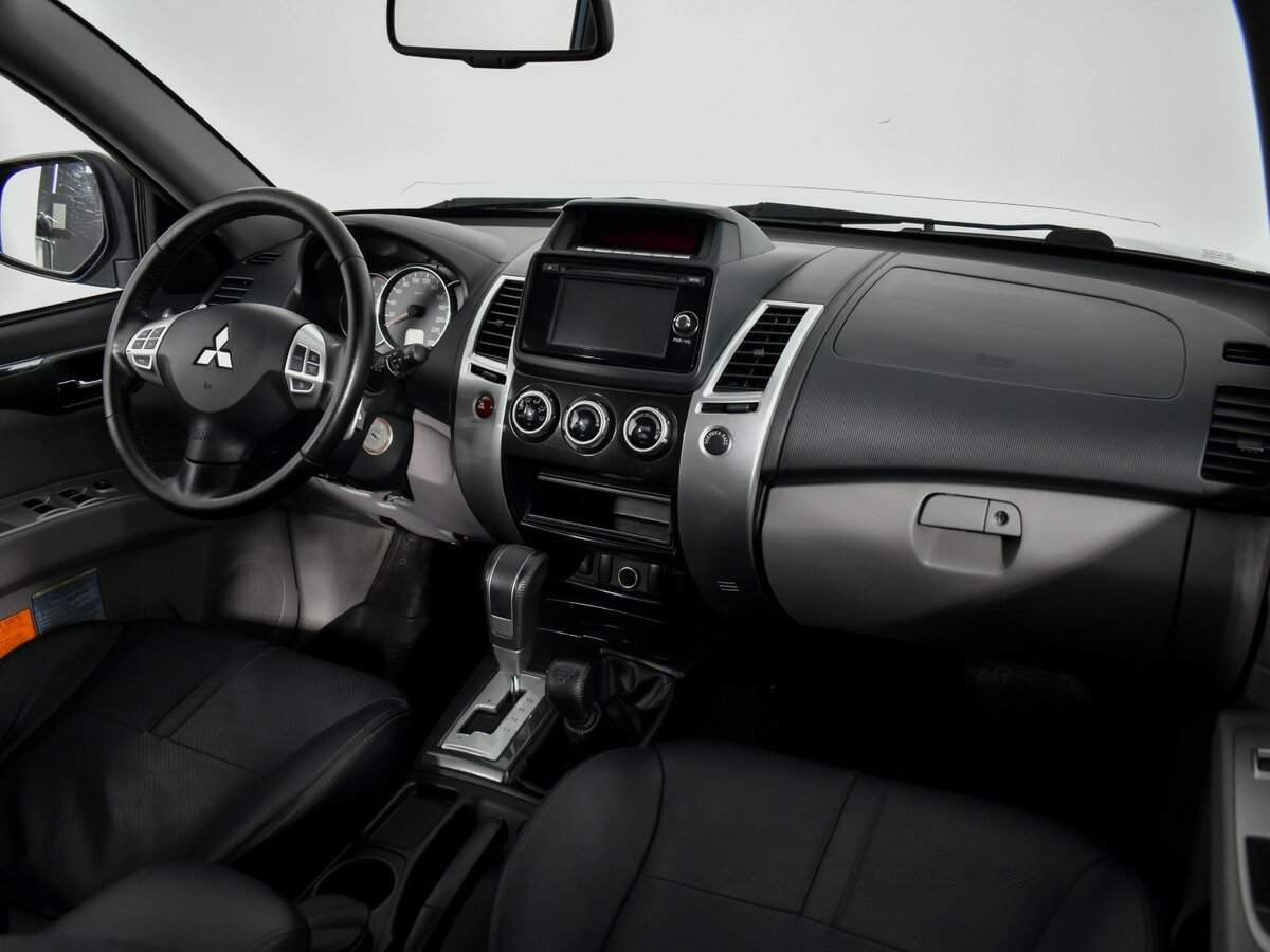 Mitsubishi Pajero Sport 2015 года с пробегом. Фото: #8