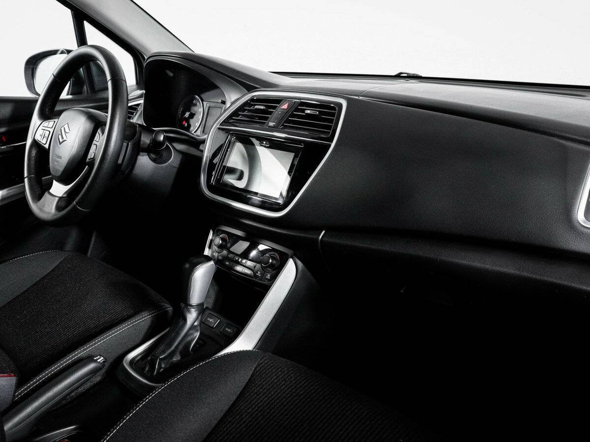 Б/У Сузуки С-Икс4 2016 года. Фото: #8