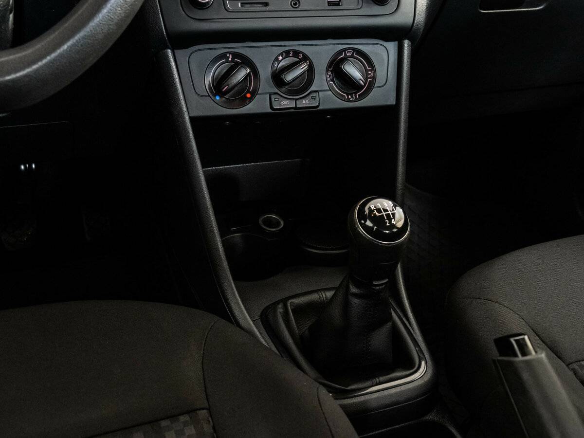 Б/У Фольксваген Поло 2017 года. Фото: #11