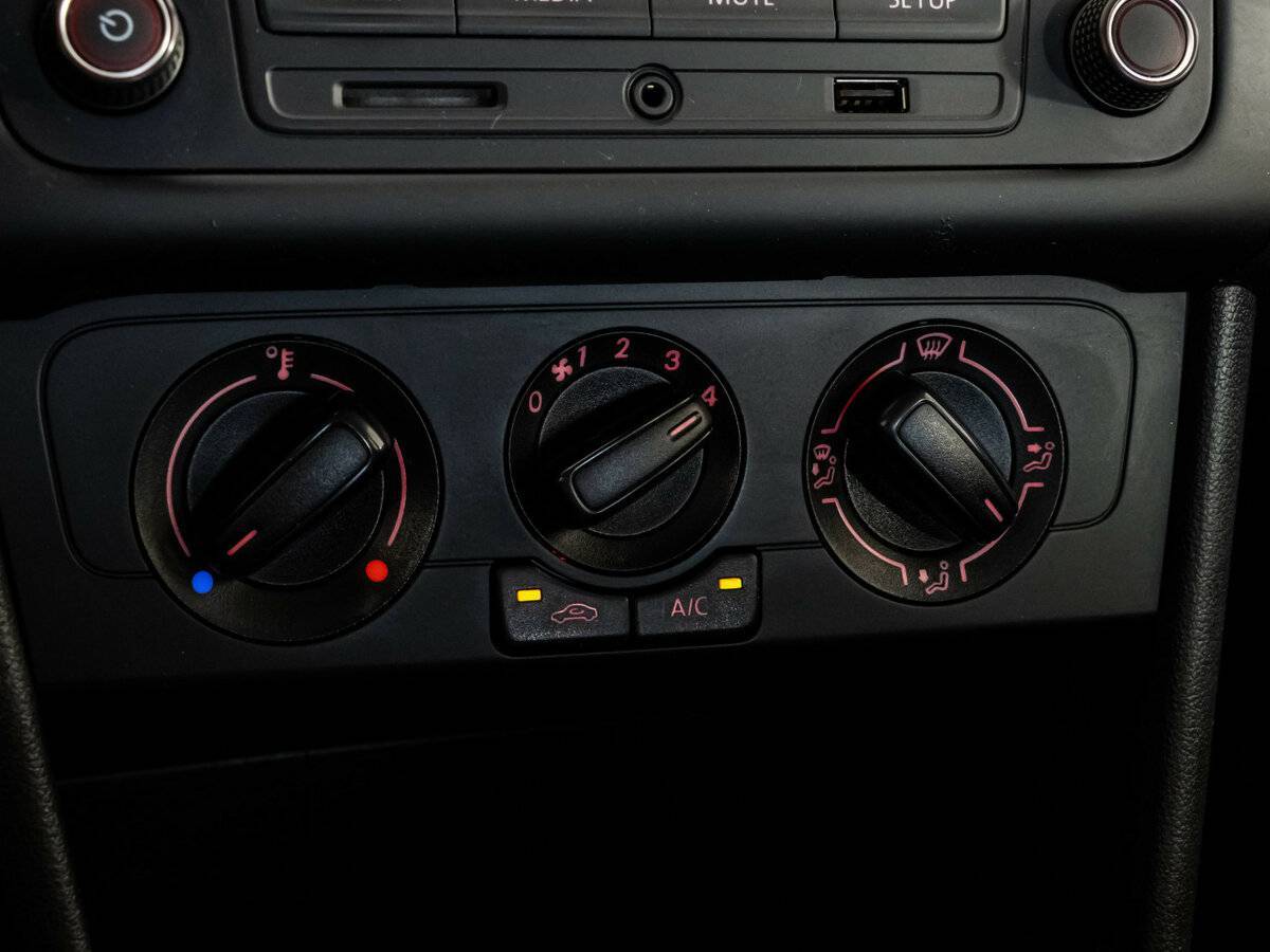 Б/У Фольксваген Поло 2017 года. Фото: #12