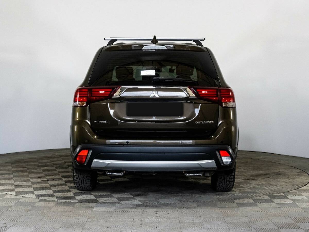 Б/У Митсубиши Оутлэндер 2018 года. Фото: #5