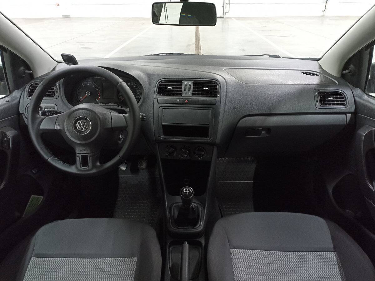 Б/У Фольксваген Поло 2015 года. Фото: #13