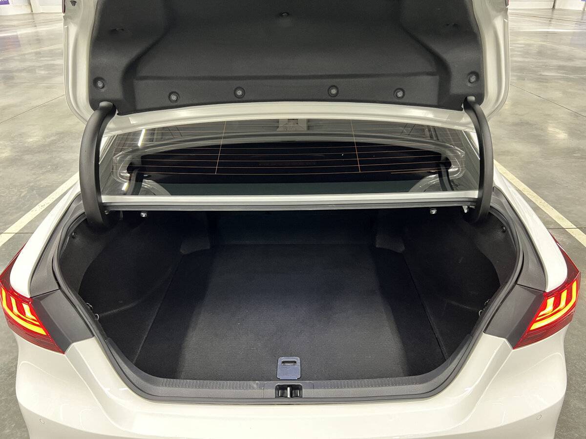 Toyota Camry 2018 года с пробегом. Фото: #9