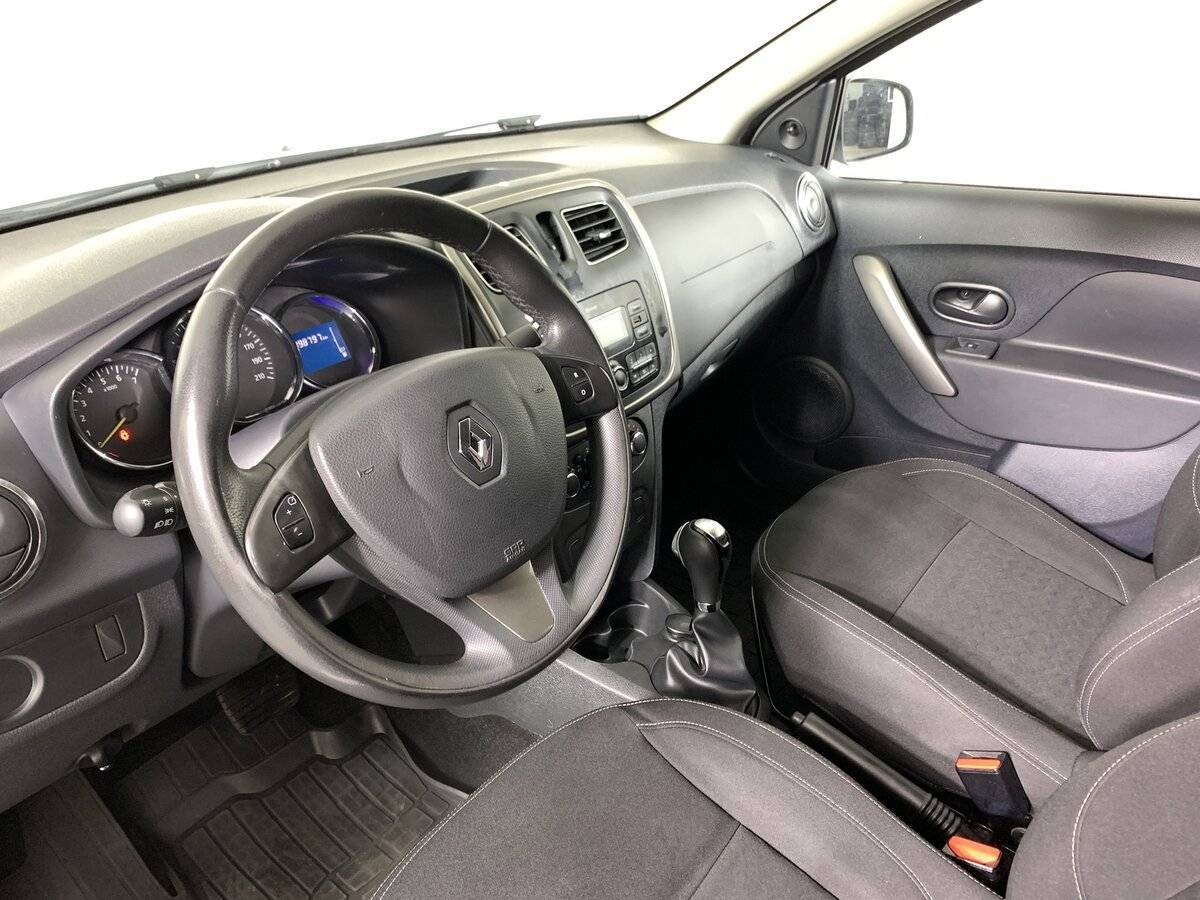 Б/У Рено Логан 2017 года. Фото: #10