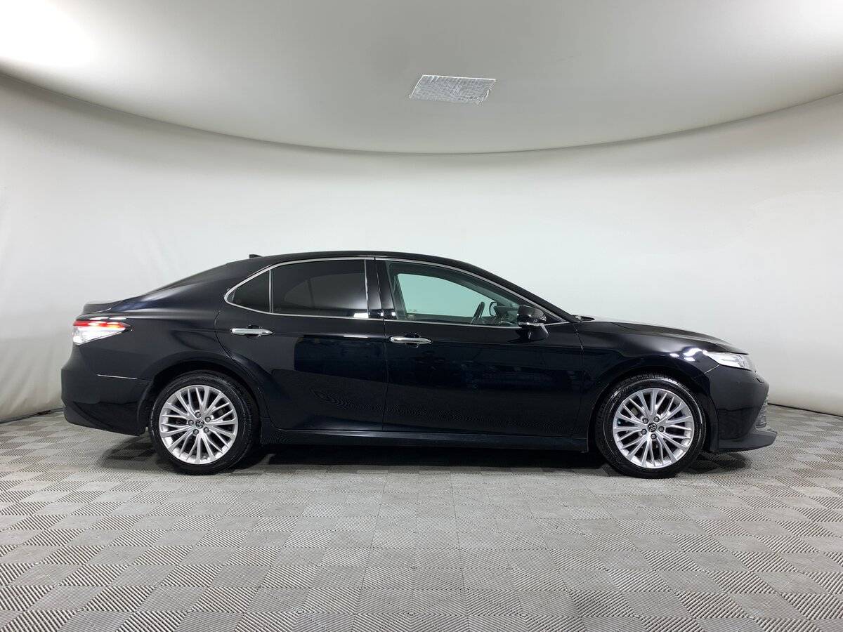 Toyota Camry 2018 года с пробегом. Фото: #3