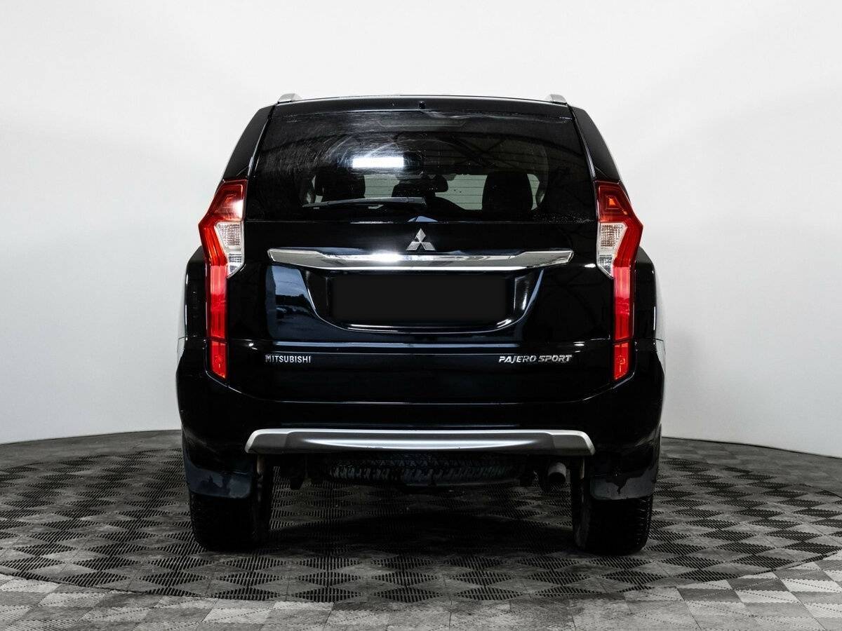 Mitsubishi Pajero Sport 2018 года с пробегом. Фото: #5