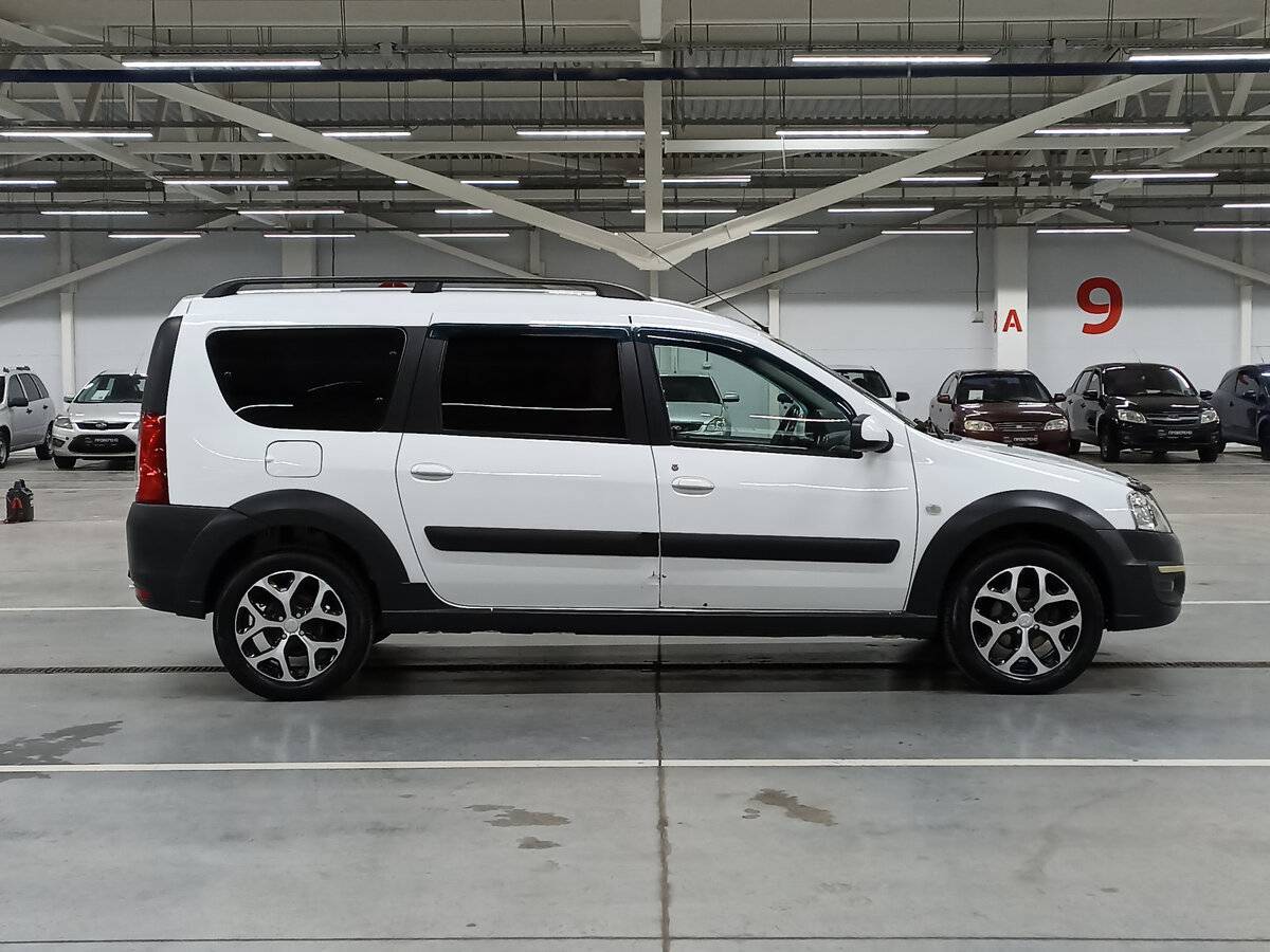 Б/У Лада (ВАЗ) Ларгус 2017 года. Фото: #3