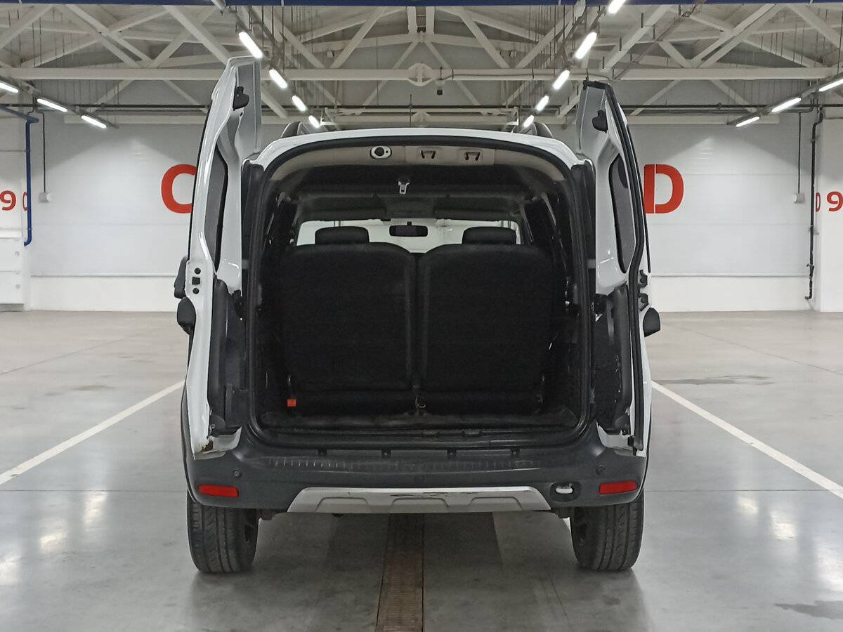 Б/У Лада (ВАЗ) Ларгус 2017 года. Фото: #9