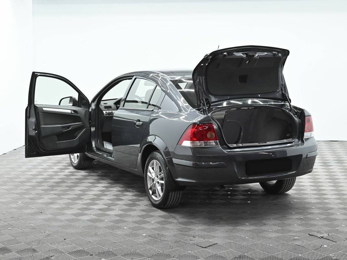 Б/У Опель Астра 2012 года. Фото: #4