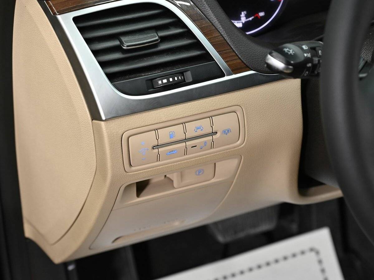 Hyundai Genesis 2016 года с пробегом. Фото: #8