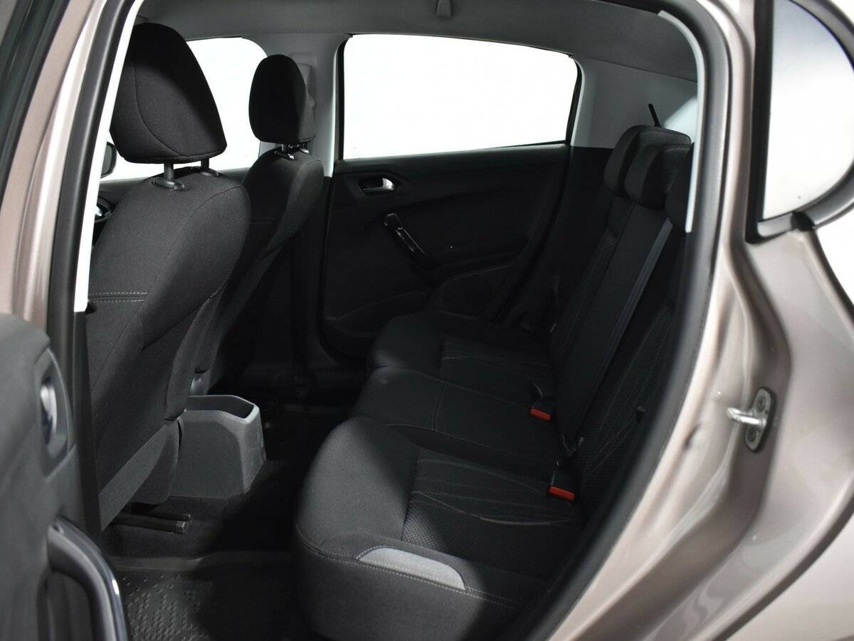 Б/У Пежо 208 2014 года. Фото: #11