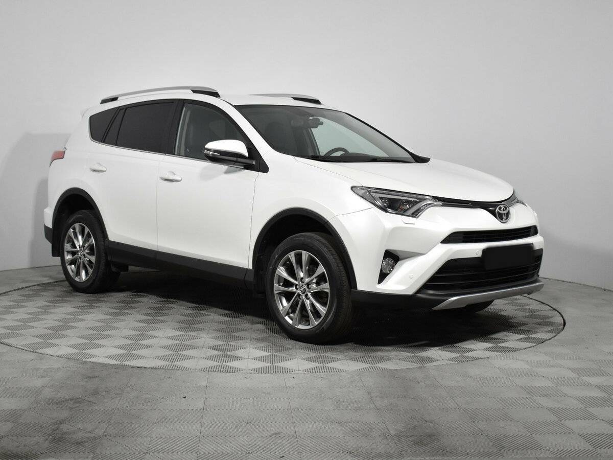Toyota RAV4 2018 года с пробегом. Фото: #2