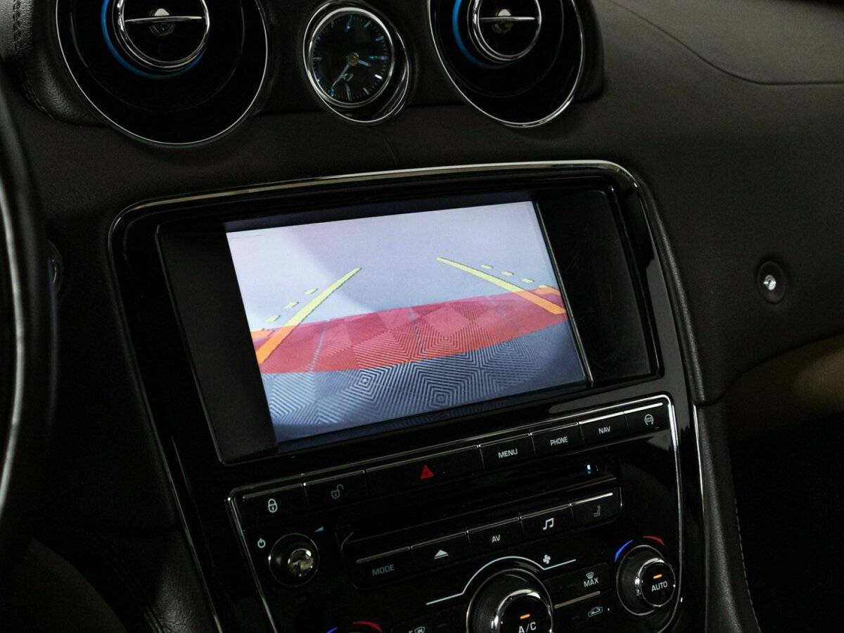 Jaguar XJ 2014 года с пробегом. Фото: #20