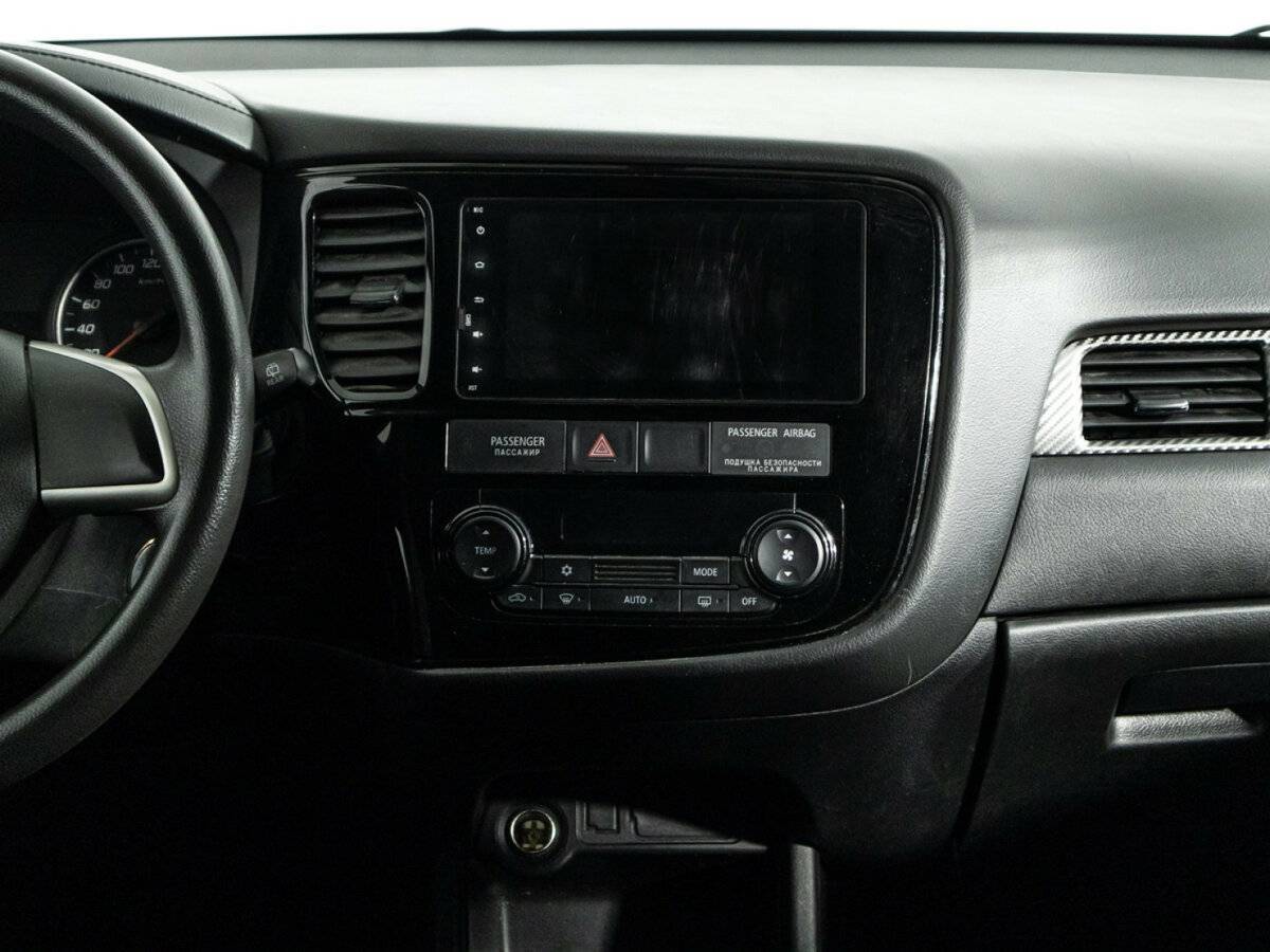 Б/У Митсубиши Оутлэндер 2016 года. Фото: #13