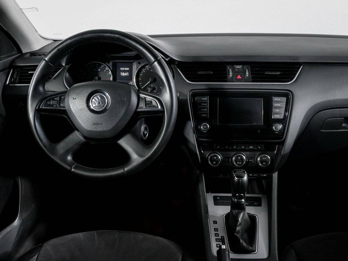 Б/У Шкода Октавия 2015 года. Фото: #11