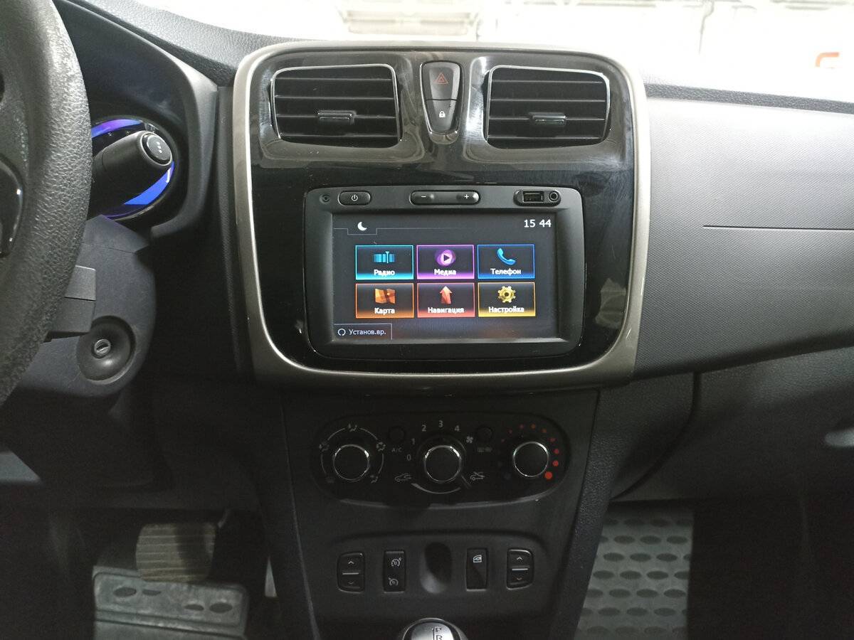 Б/У Рено Логан 2017 года. Фото: #14