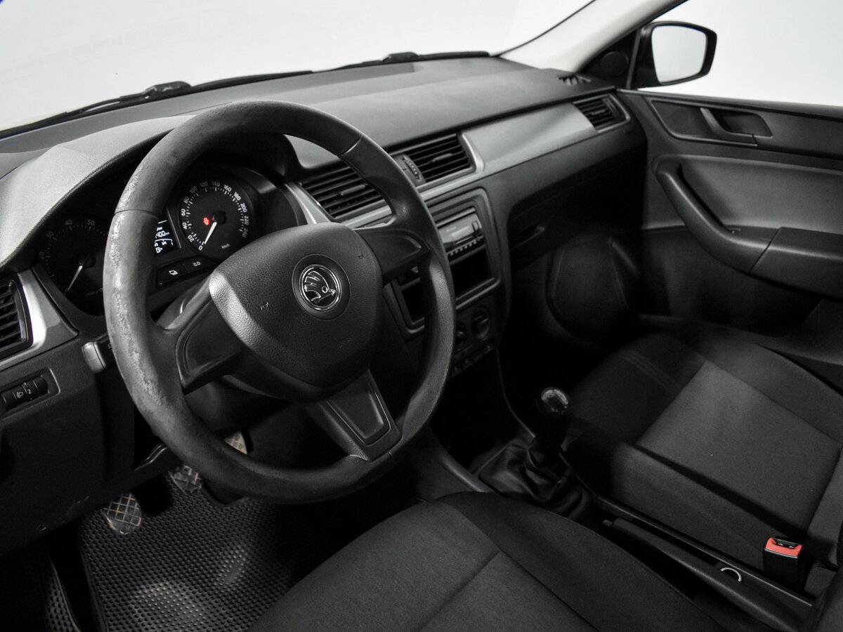 Б/У Шкода Рапид 2014 года. Фото: #8