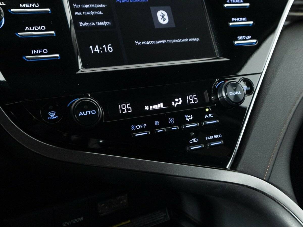 Toyota Camry 2019 года с пробегом. Фото: #18