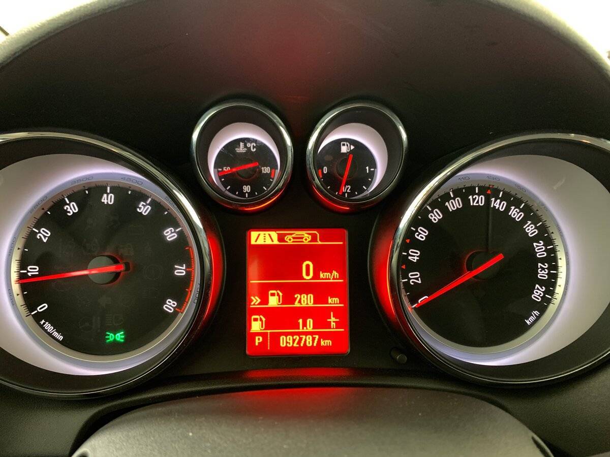 Б/У Опель Астра 2014 года. Фото: #13