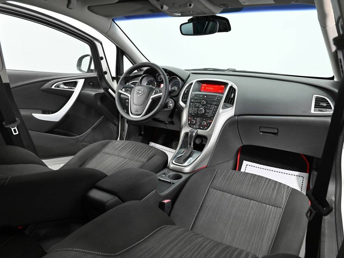 Б/У Опель Астра 2012 года. Фото: #11