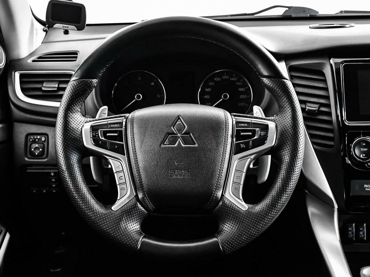 Mitsubishi Pajero Sport 2017 года с пробегом. Фото: #11