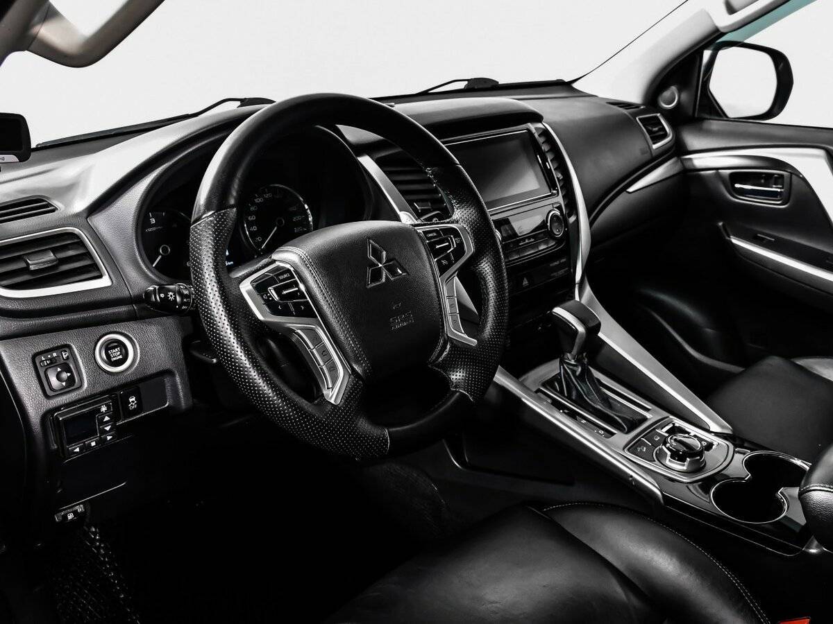 Mitsubishi Pajero Sport 2017 года с пробегом. Фото: #12