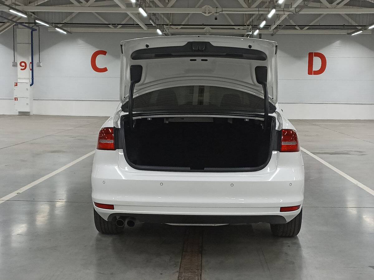 Б/У Фольксваген Джетта 2015 года. Фото: #9