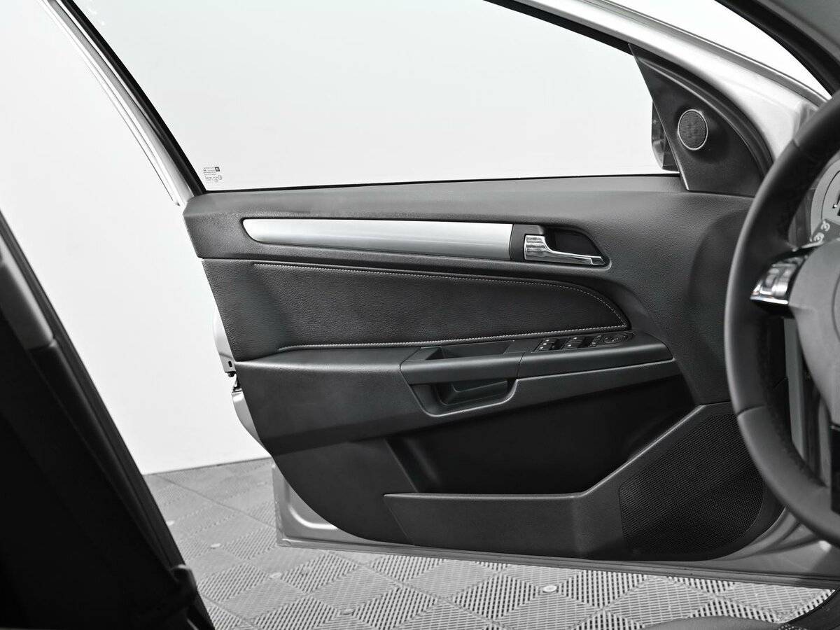 Б/У Опель Астра 2012 года. Фото: #5