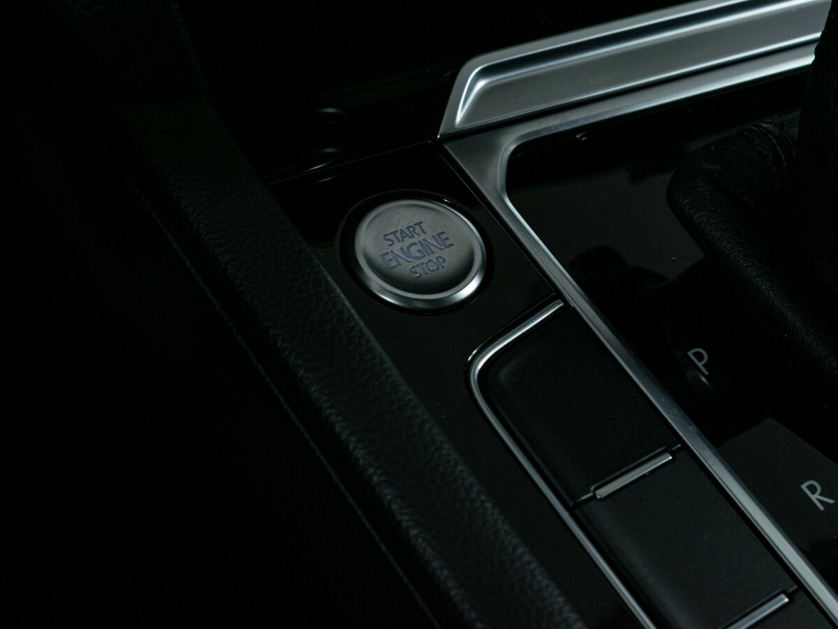 Б/У Фольксваген Пассат 2017 года. Фото: #11