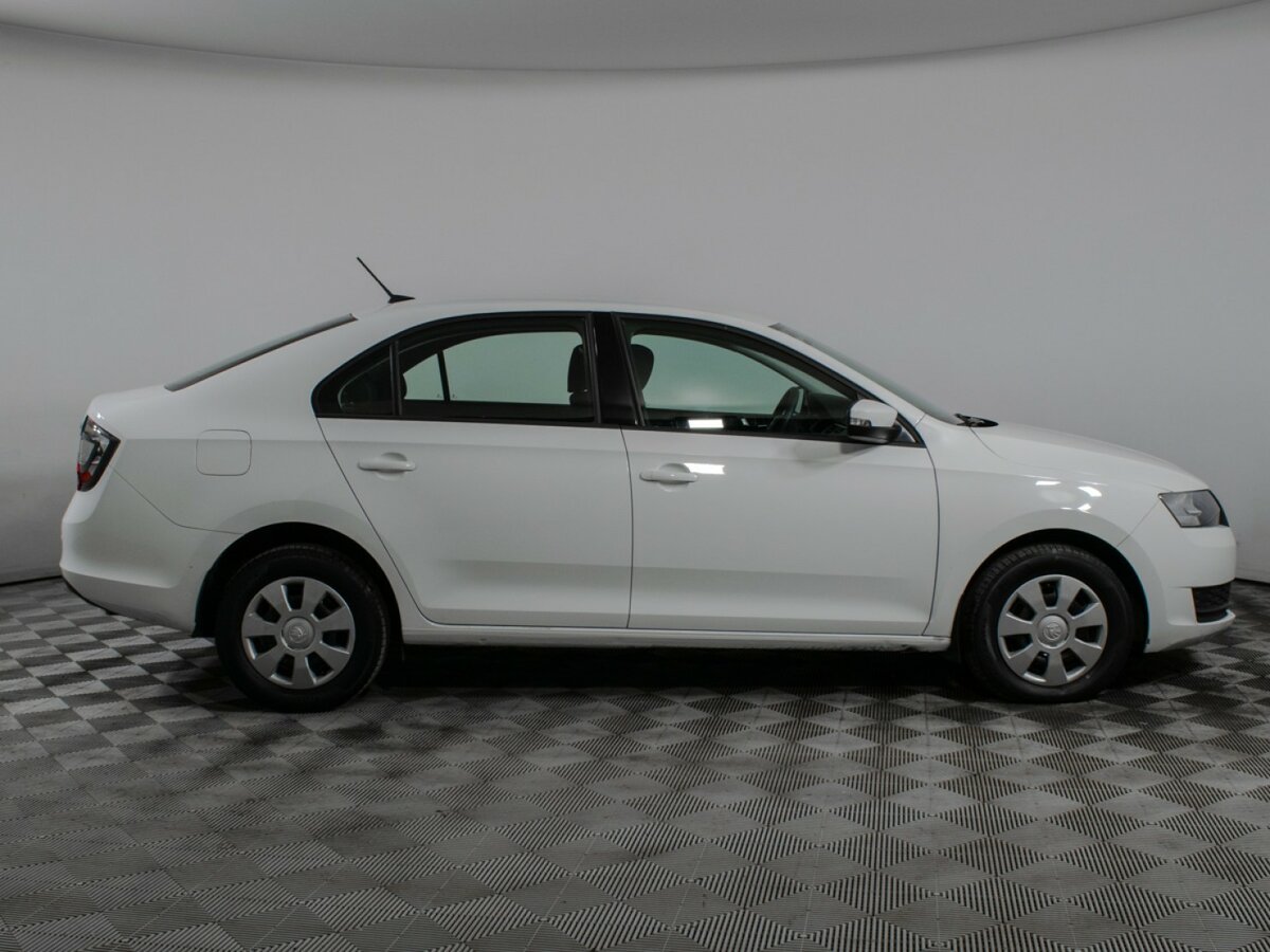 Б/У Шкода Рапид 2017 года. Фото: #3