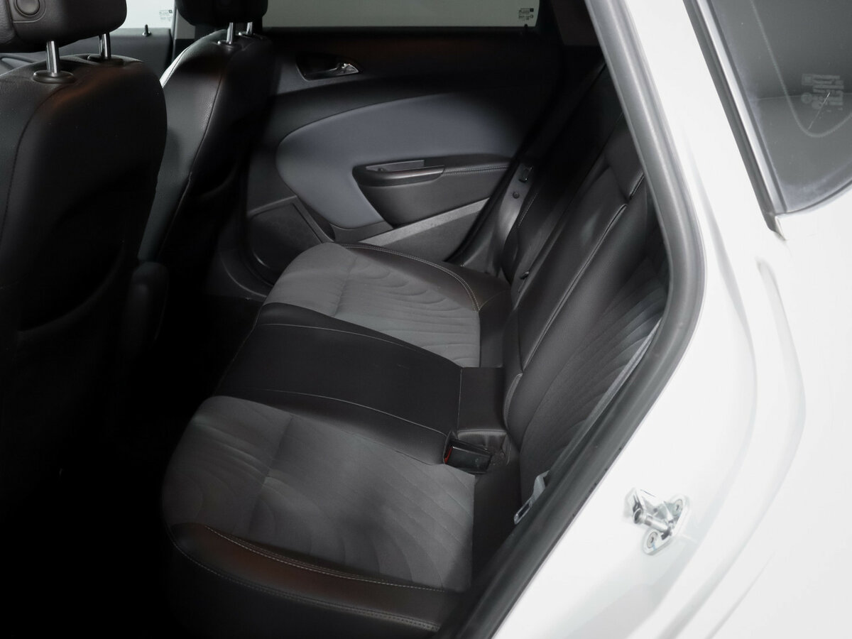 Б/У Опель Астра 2014 года. Фото: #7